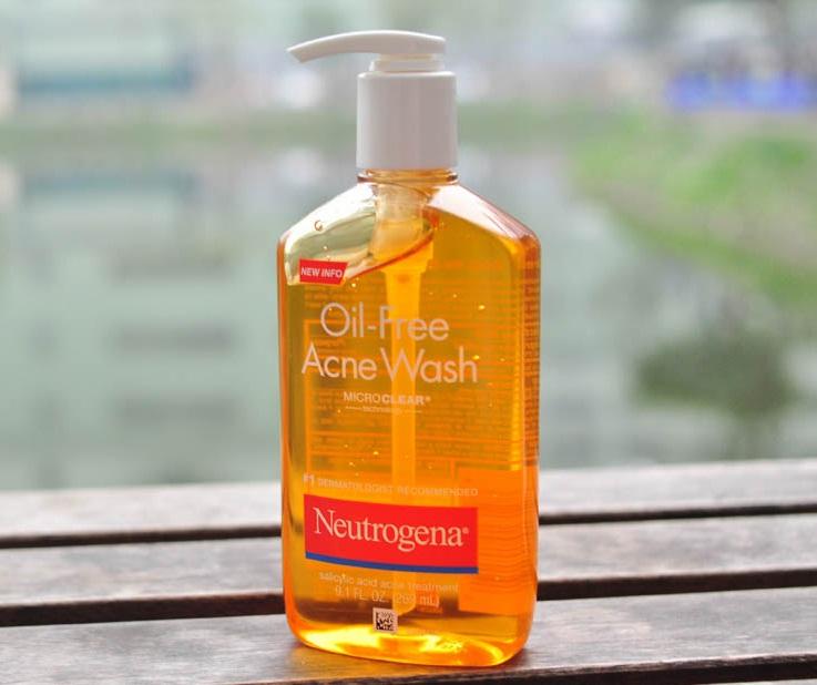 Sữa rửa mặt Neutrogena Oil-Free Acne Wash (nguồn: Internet)
