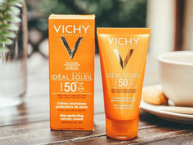 Kem chống nắng dưỡng trắng da Vichy Capital Soleil Dry Touch Face Fluid SPF 50