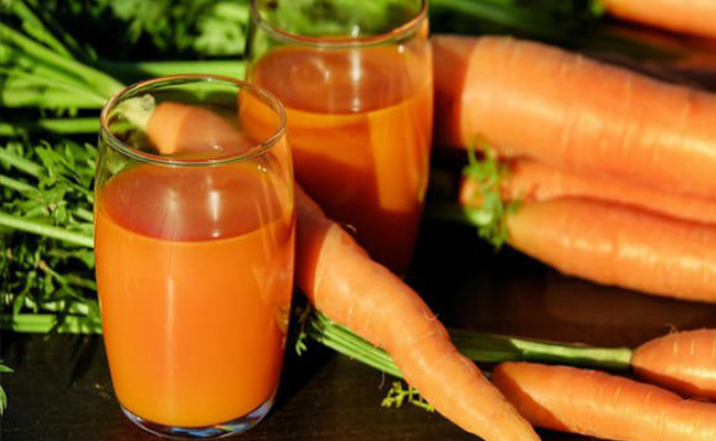 Uống Gì Để Trắng Da Từ Bên Trong? Nước ép cà rốt