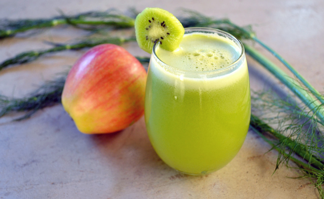 Uống Gì Để Trắng Da Từ Bên Trong? Nước ép kiwi với táo