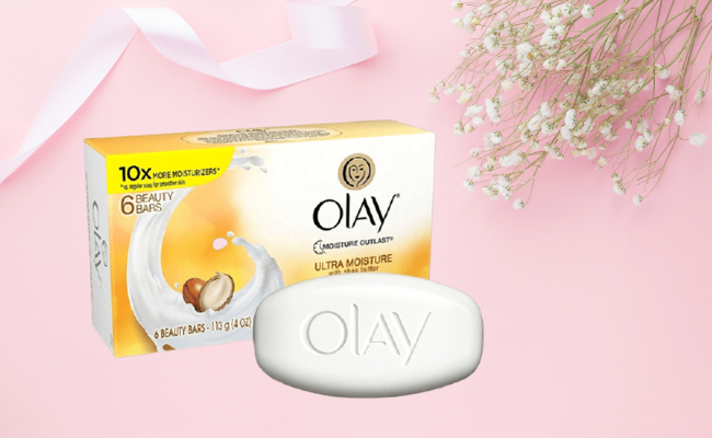 Xà phòng tắm Olay chứa bơ hạt mỡ và vitamin.