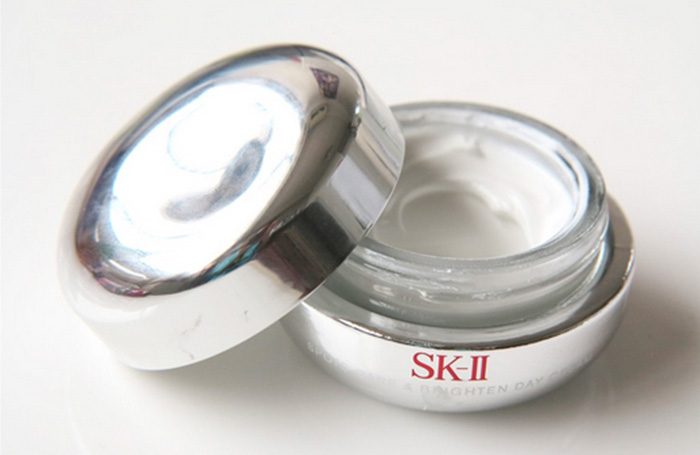 Kem dưỡng da ban ngày cao cấp SK-II Whitening Spots Care & Bighten Day Cream