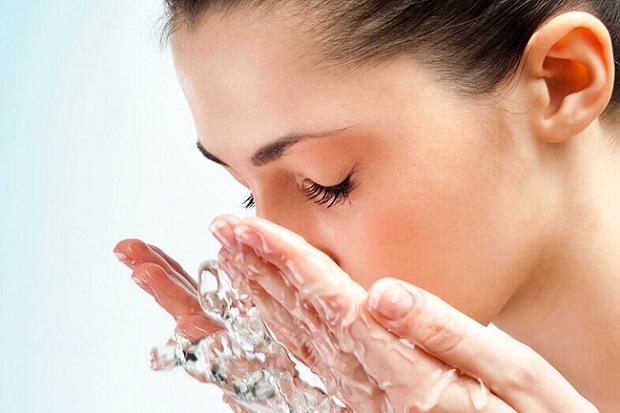 Top 15 loại sữa rửa mặt cho da khô nhạy cảm dưỡng ẩm hiệu quả