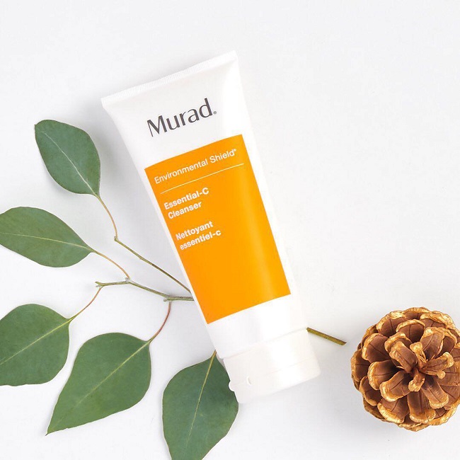 Murad Essential C Cleanser là lựa chọn hoàn hảo cho chị em vừa muốn làm sạch da vừa muốn giảm thâm mụn