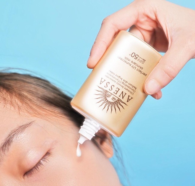 Kem chống nắng Anessa Perfect UV Sunscreen Skincare Milk SPF50+/PA++++ 
