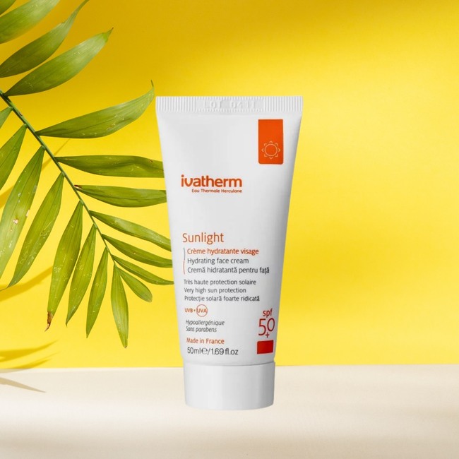 Kem chống nắng Ivatherm SPF50+ Hydrating
