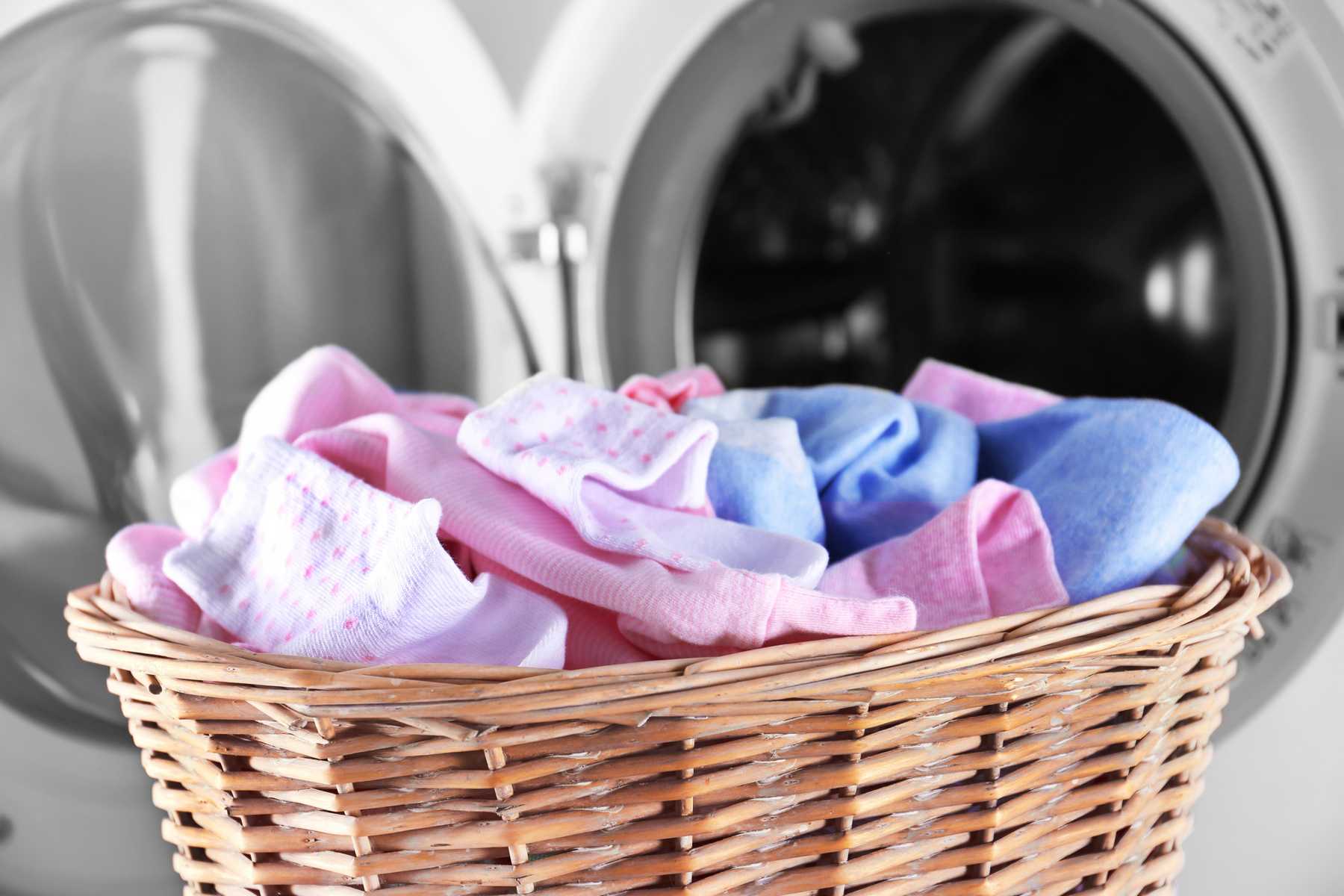 Cách giặt quần áo thơm lâu bằng máy giặt bạn cần biết