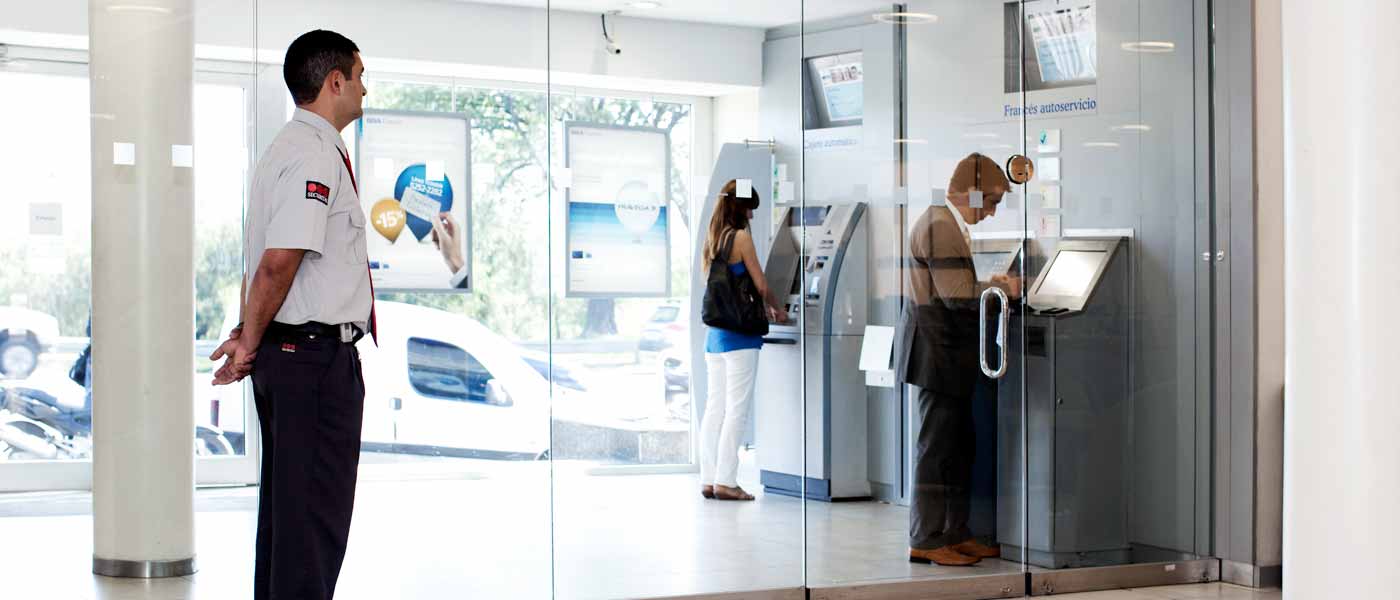 Những rủi ro thường gặp khi đi rút tiền và nên chọn ATM nào để rút