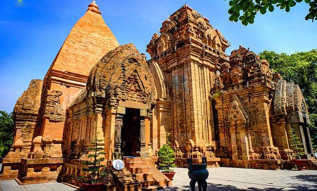 Tháp Bà Ponagar - Kiến trúc cổ khó phai