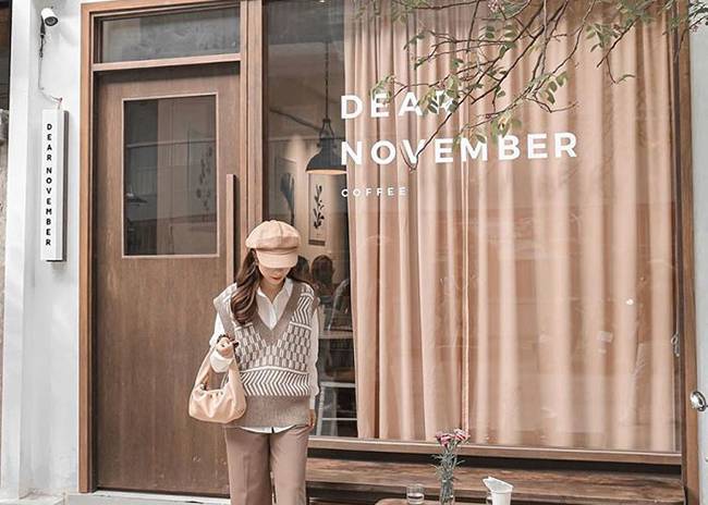 Chụp hình sống ảo tại Dear November Coffee