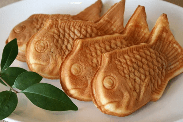 Bánh Cá với hình cá dễ thương, lớp vỏ giòn xốp, thơm ngon cùng phần nhân bên trong phong phú, khiến bao người phải xuyến xao