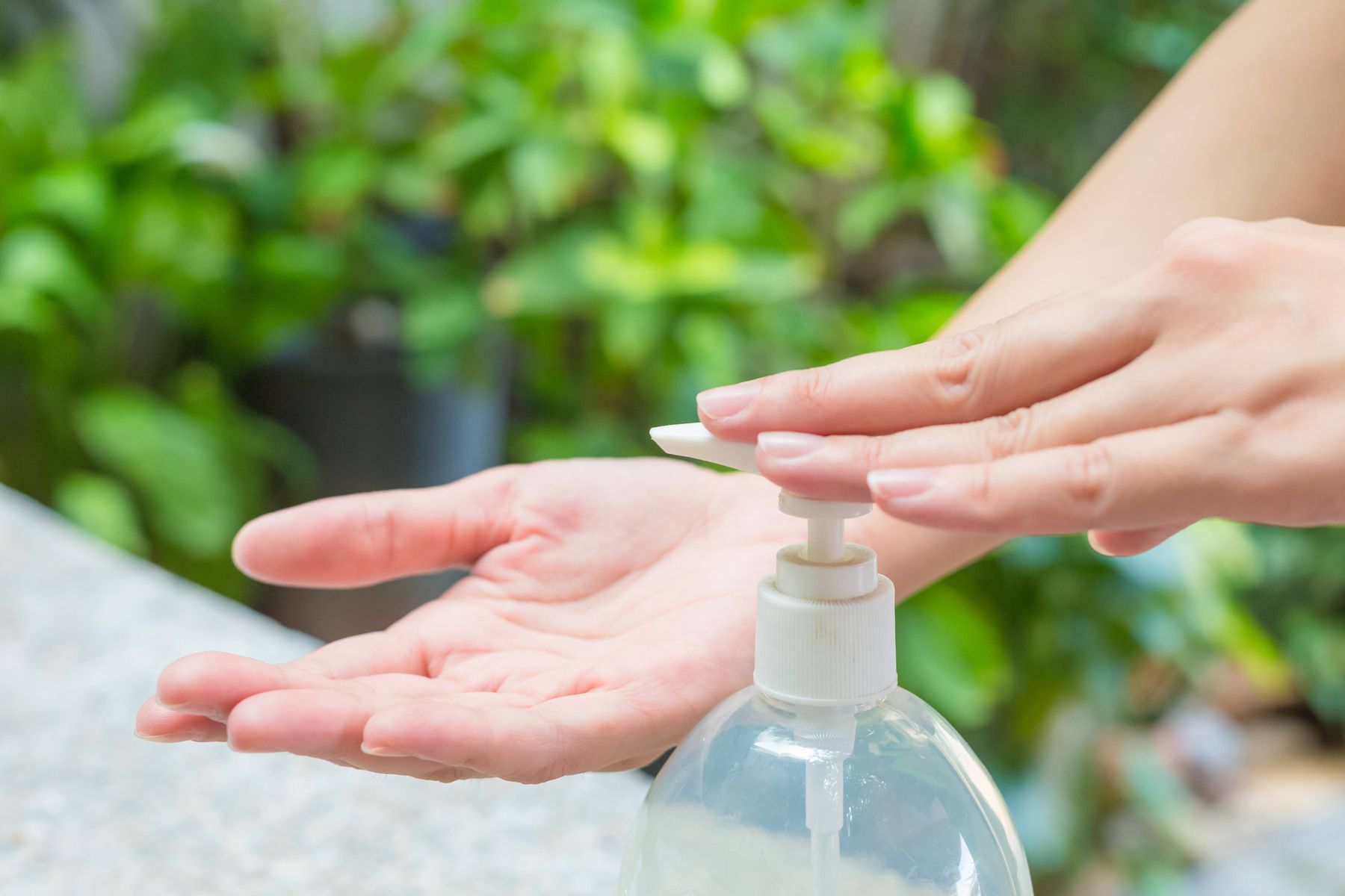 Top 4 mẹo dưỡng da tay bị khô ráp do chất tẩy rửa chén đĩa