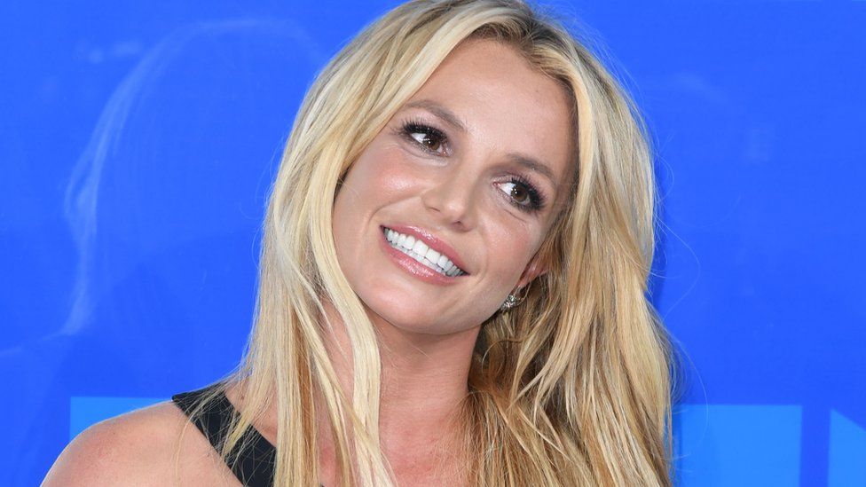 Britney Spears với thân hình thô kệch sau 2 năm lặn mất tăm khỏi Hollywood