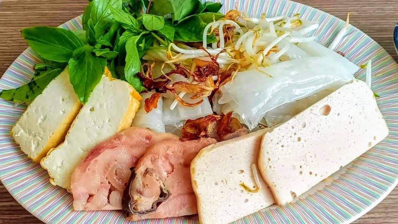 Đặc sản Cần Thơ bánh ướt chả nem chua