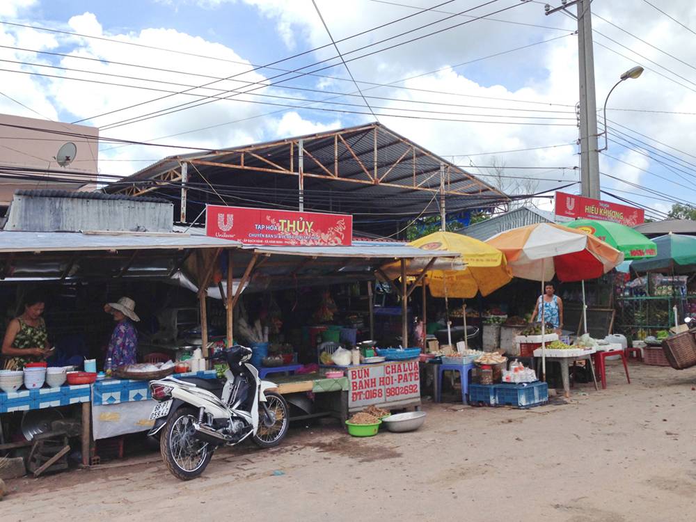 Quầy hàng đồ khô tại chợ Hàm Ninh Phú Quốc