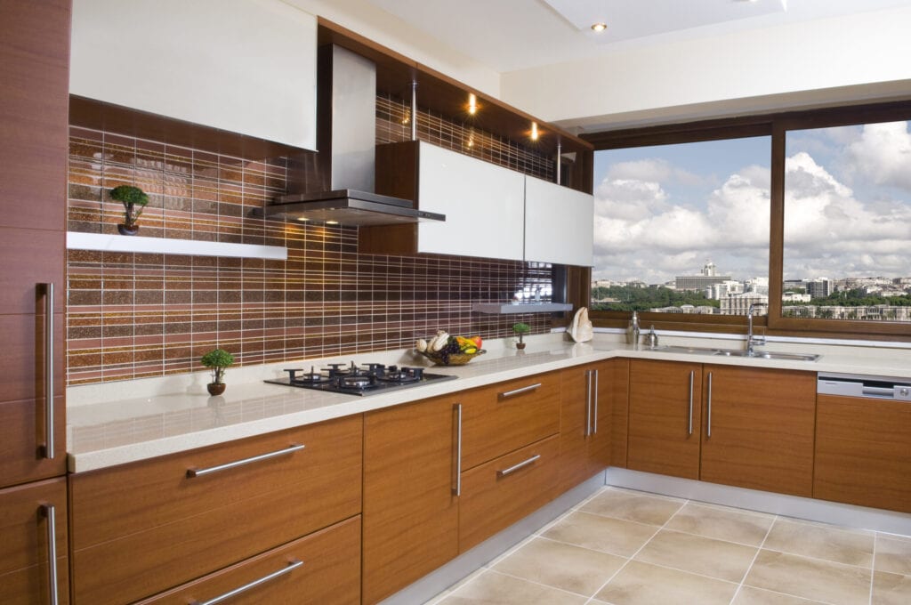 Lựa chọn gạch lát tường nhà bếp phù hợp với chiều cao gian bếp