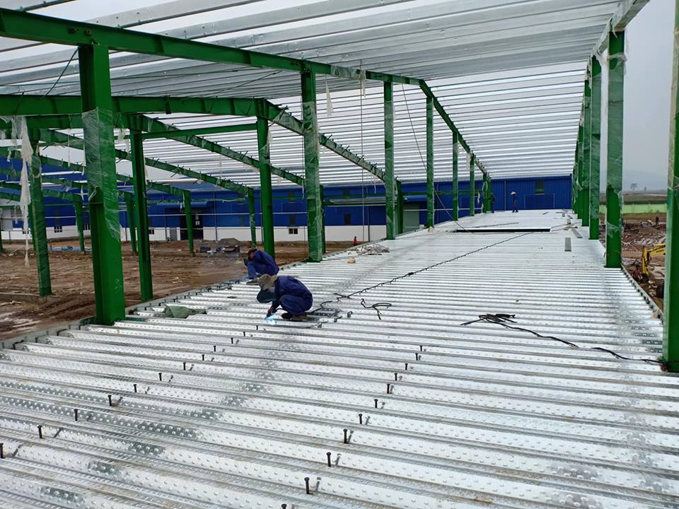 Ứng dụng tôn sàn deck trong xây nhà thép tiền chế