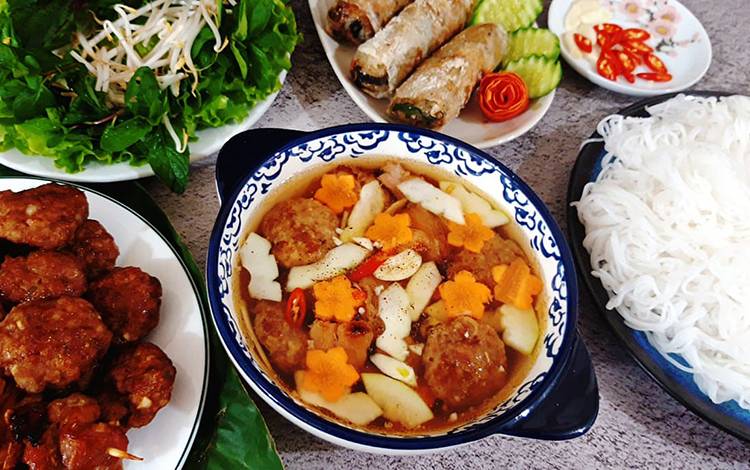 Bún chả Hà Nội đặc sản Hà Nội cũng có tại Đà Nẵng