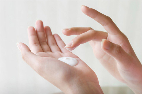 15 Cách làm trắng da tay tại nhà hiệu quả, an toàn và đều màu da sau 1 tuần áp dụng