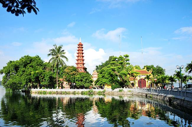 Chùa Trấn Quốc là một công trình kiến trúc tôn giáo cổ xưa nằm trong lòng Thủ đô Hà Nội