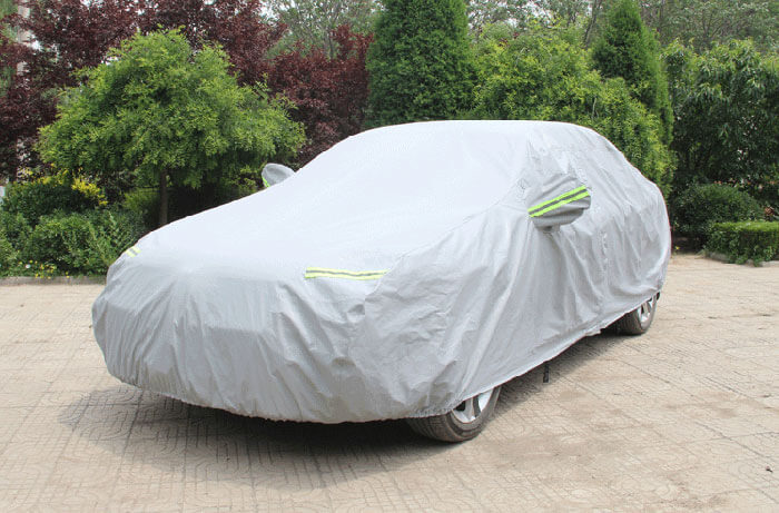 Có nên dùng bạt phủ ô tô để chống nắng, che mưa cho xe?