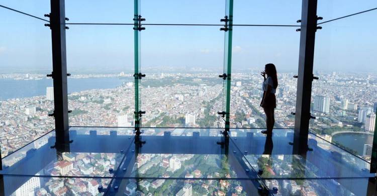 Đài quan sát Skywalk Lotte Center không chỉ sở hữu view ngắm cảnh siêu đỉnh mà còn có kiến trúc hiện đại, đẹp mắt