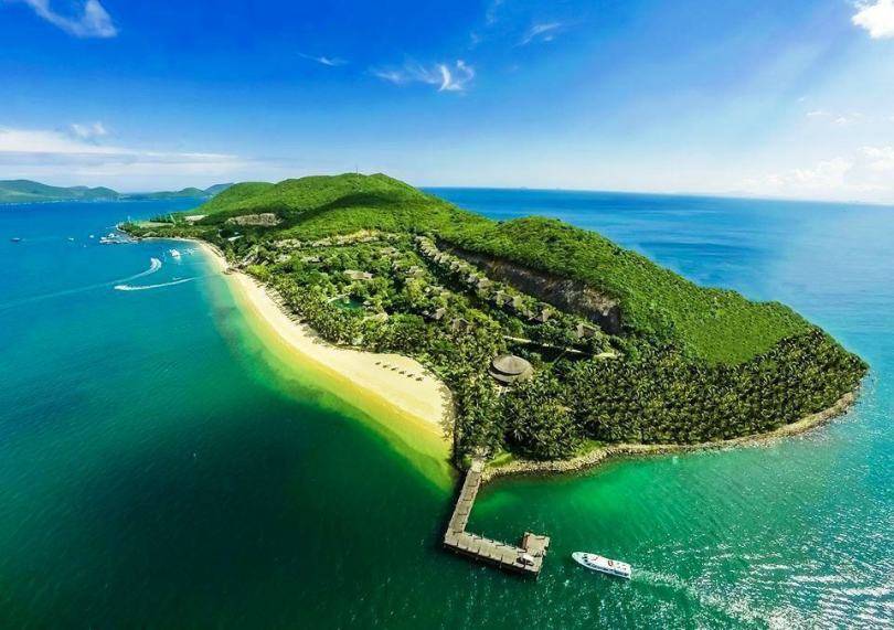 Đảo Hòn Mun là địa điểm check in Nha Trang tuyệt đẹp dành cho những ai đam mê sự hoang sơ và thiên nhiên hữu tình