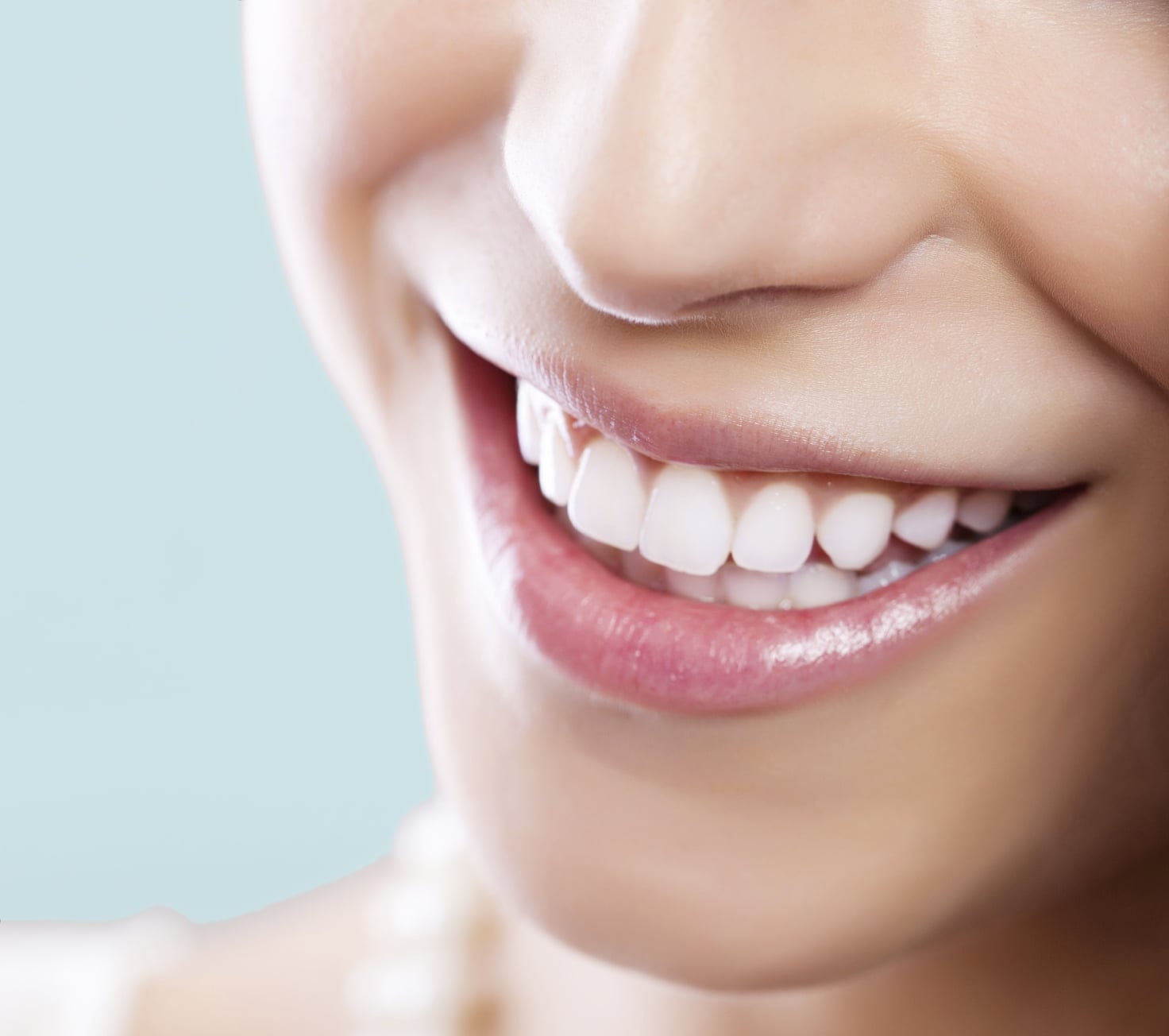 Mùa dâu đến rồi, mua dâu ngay nhưng không phải để ăn mà để … làm trắng răng cực hiệu quả!