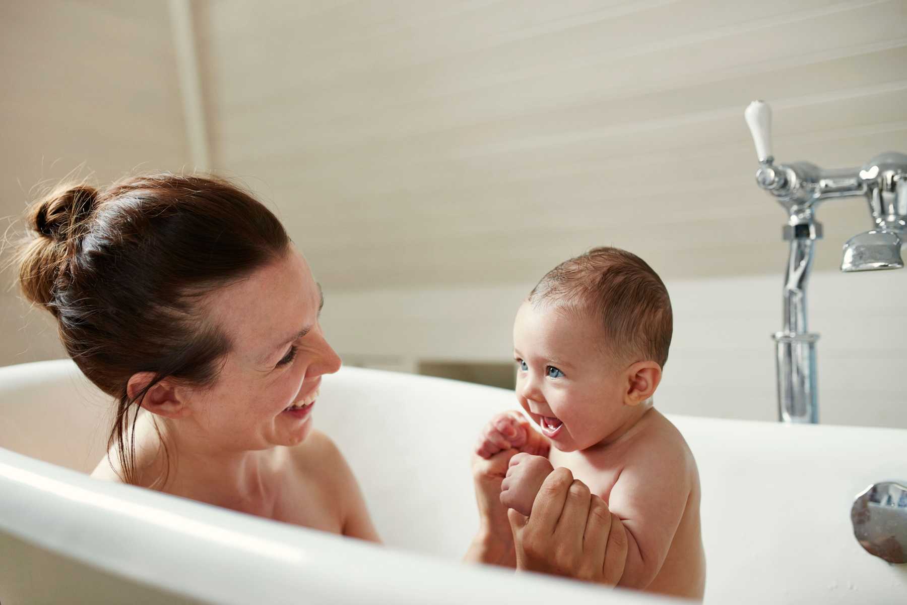 5 Loại lá tắm cho trẻ sơ sinh triệt tiêu mụn nhọt, rôm sẩy