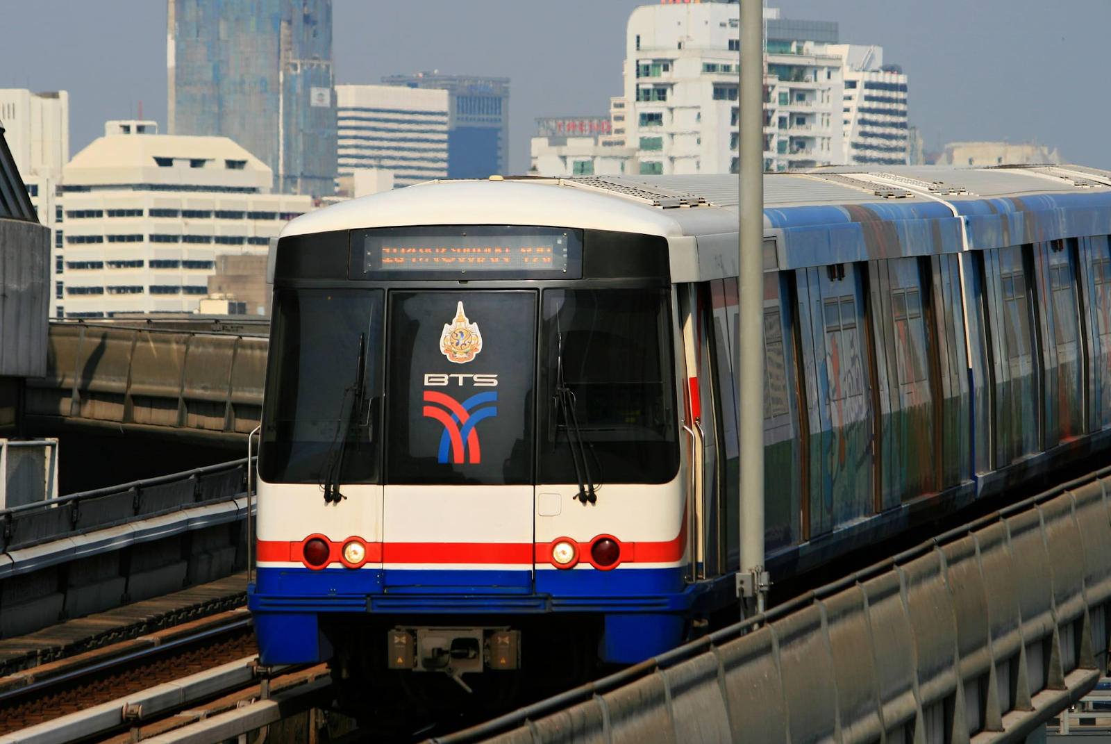 Tàu tốc hành là một phương tiện di chuyển cho du khách đến Thái Lan (Nguồn: res.klook.com)