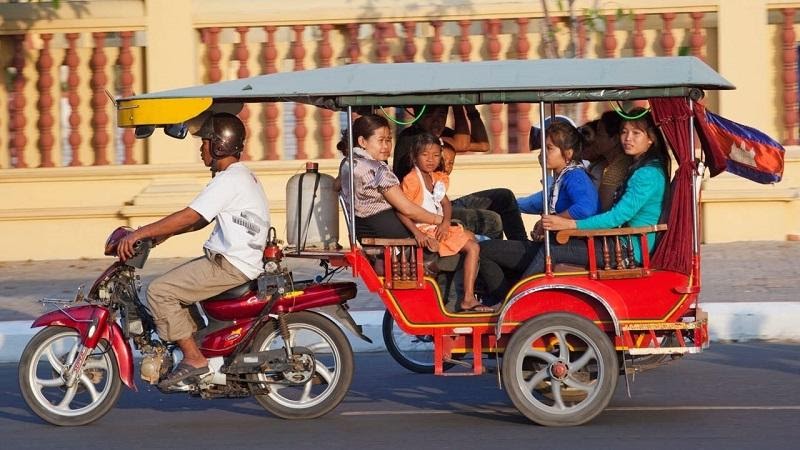 Có rất nhiều phương tiện để di chuyển ở Chiang Mai nhưng xe songthaew vẫn là phương tiện công cộng được ưa chuộng hơn cả . (Nguồn ảnh: klook.com)