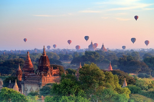 Tận hưởng quang cảnh thiên nhiên đầy ấn tượng trên khinh khí cầu - Đi Myanmar tháng nào đẹp (Nguồn: migolatravel.com)