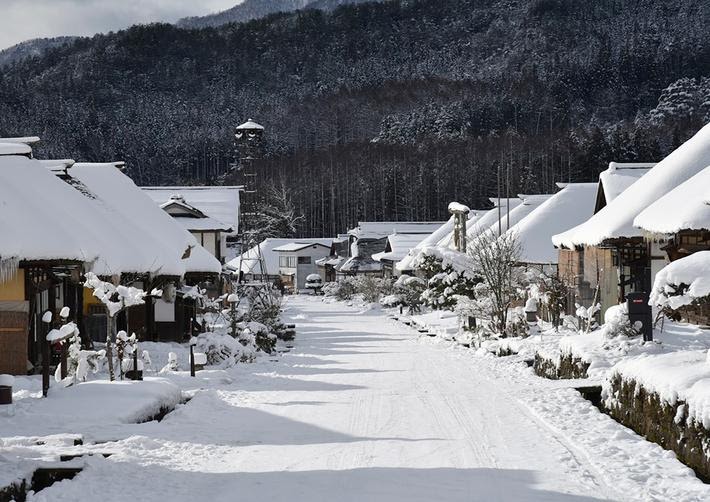 Làng quê Nhật Bản một ngày mùa đông 