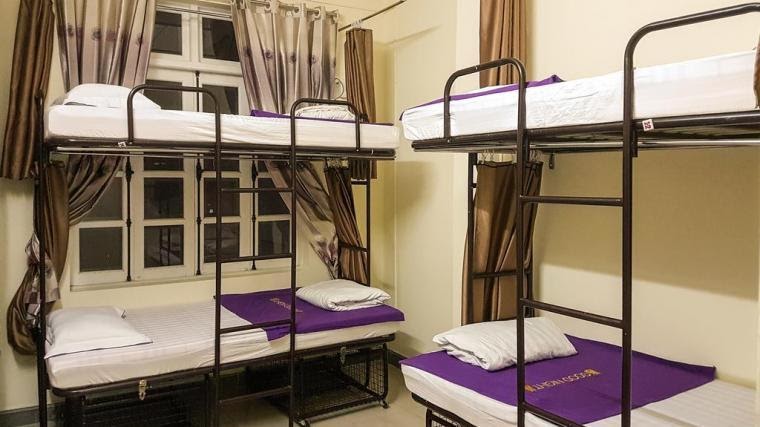 Khách sạn Backpack Abode Hostel sở hữu phòng ngủ với giường tầng thú vị