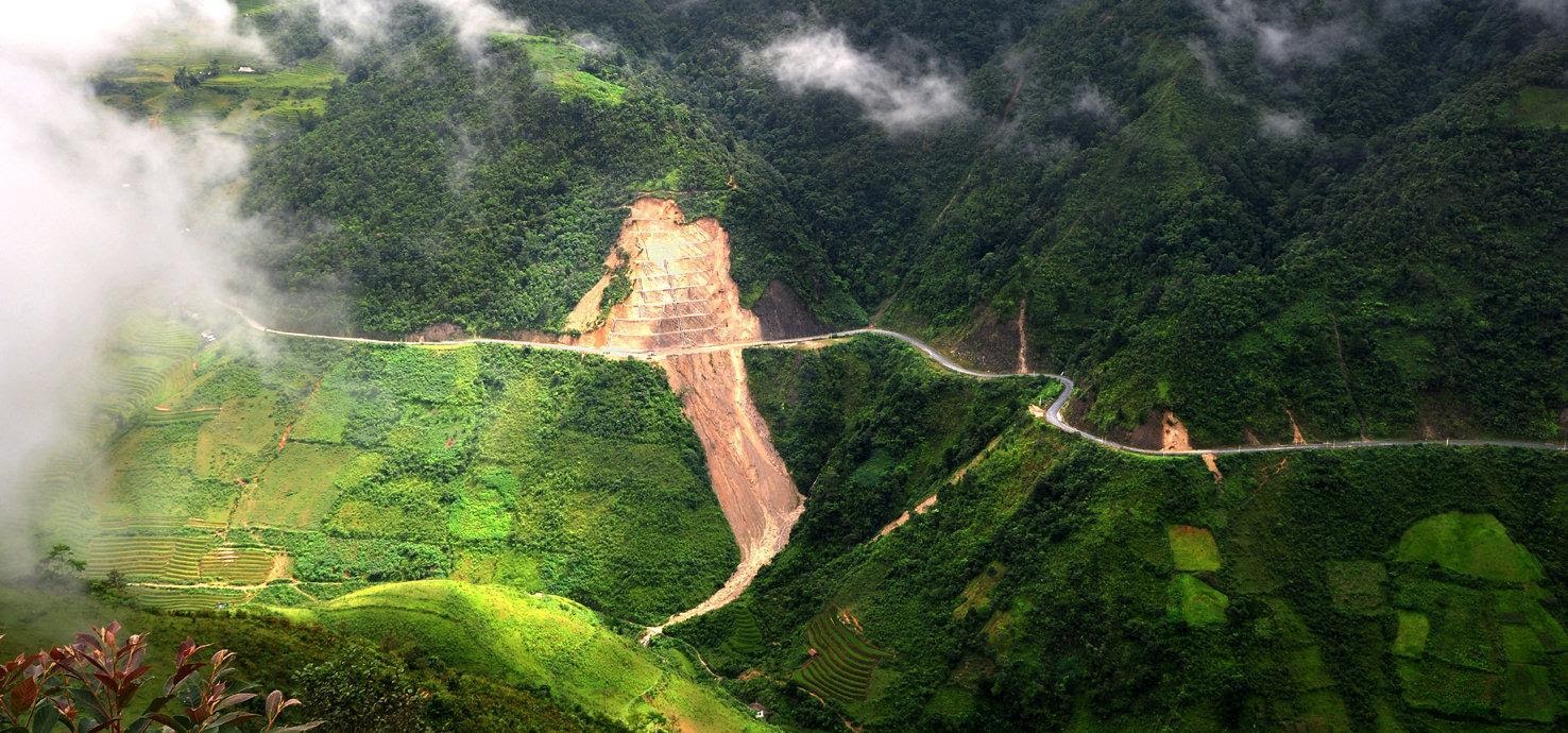 Đèo Khau Phạ - Mù Cang Chải là một trong những cung đường đèo nổi tiếng nhất vùng tây Bắc