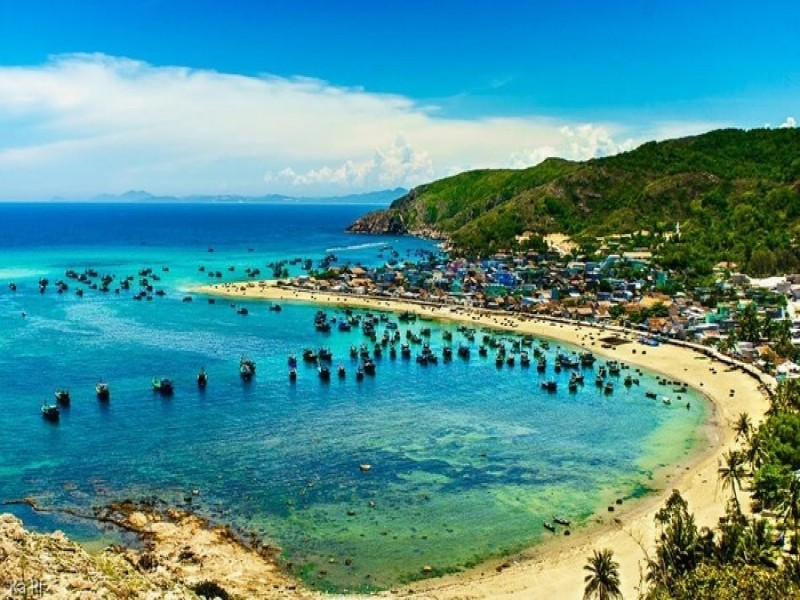 Biển Quy Nhơn nên thơ ấn tượng với nhiều du khách (Nguồn: tourdulichviet.com)