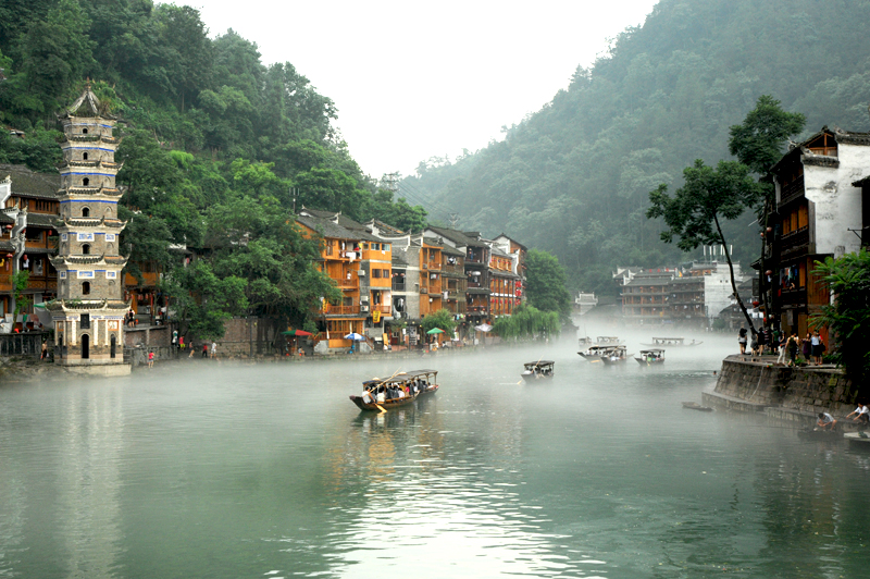 Máy bay là phương tiện di chuyển đến thị trấn nhanh nhất (Nguồn: padatravel.com)