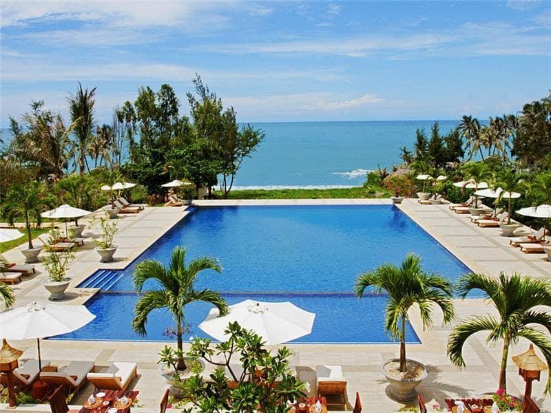 Resort khách sạn Victoria với bể bơi ngoài trời độc đáo (Nguồn: dichoisapa.com)