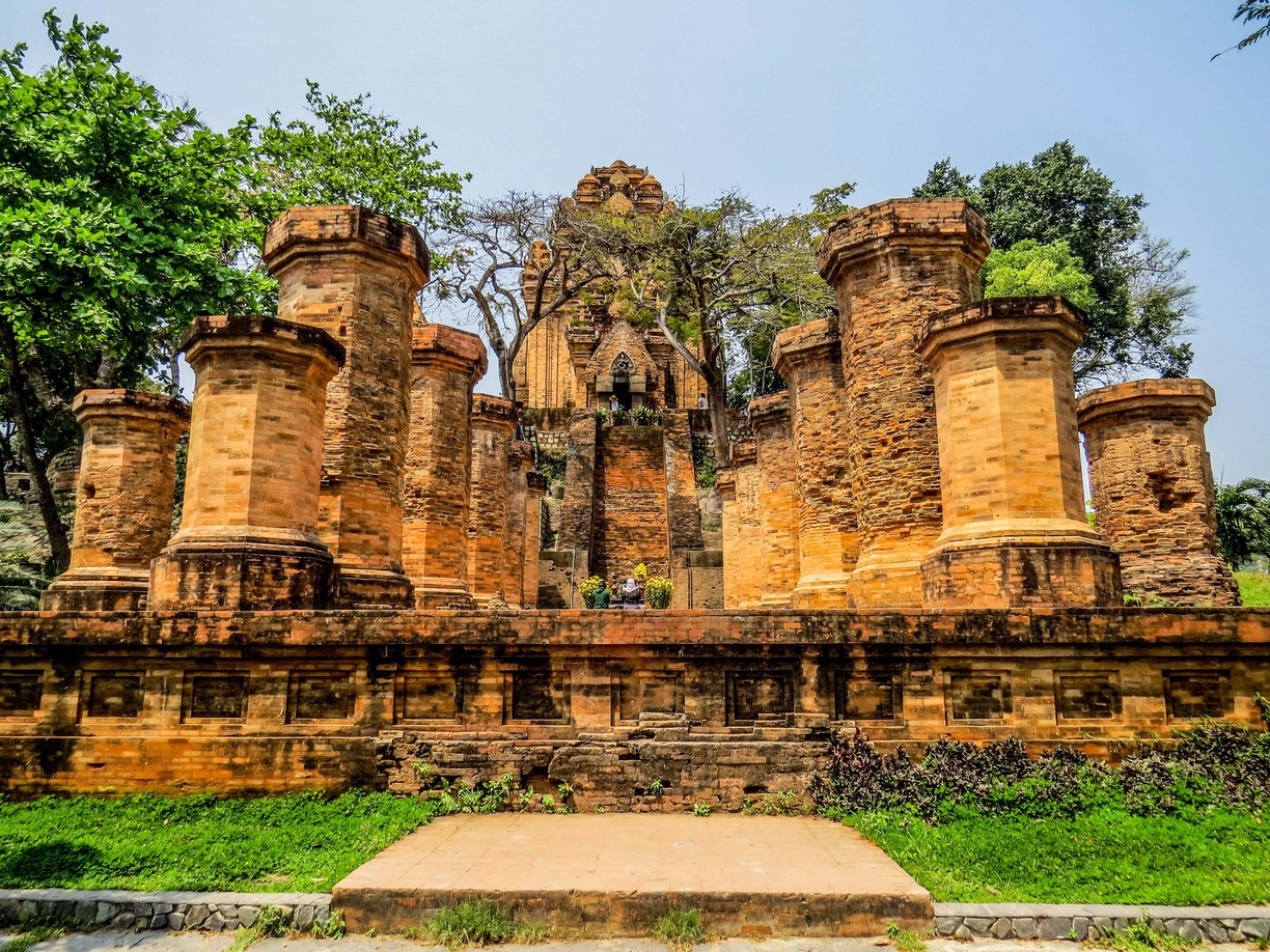 Tháp bà Ponagar (Nguồn: media2.trover.com)