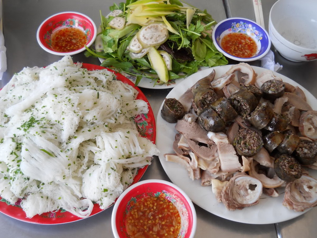 Bánh hỏi lòng heo thơm ngon đặc sản Phú Yên (Nguồn: media.vietravel.net)