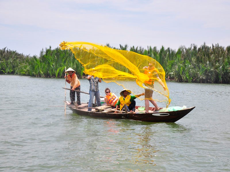 Trải nghiệm đánh bắt cá sông cùng những người dân bản địa (Nguồn: danangexplorer.com)