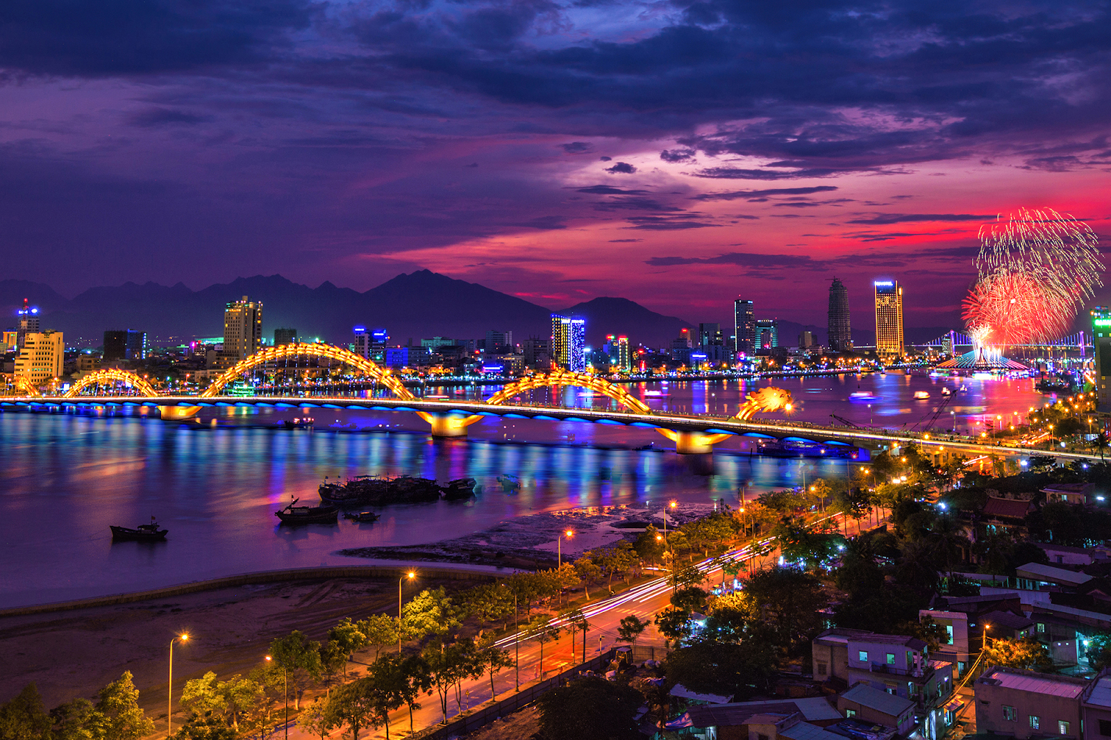 Đà Nẵng là điểm đến thu hút nhiều khách du lịch (Nguồn: travel.com.vn)