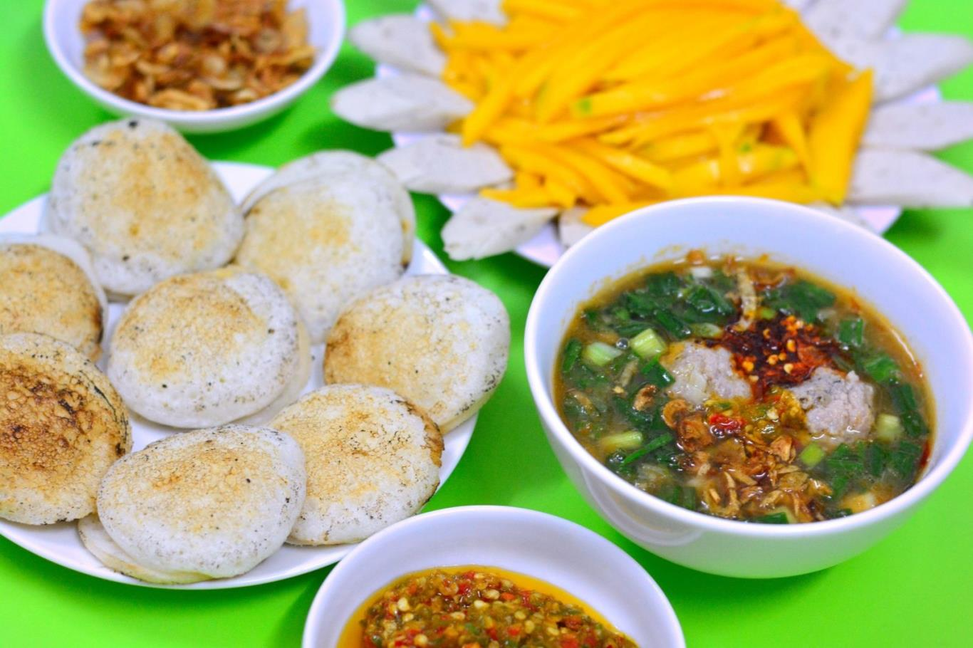 Bánh căn Phan Thiết (Nguồn: dacsanvina.vn) 