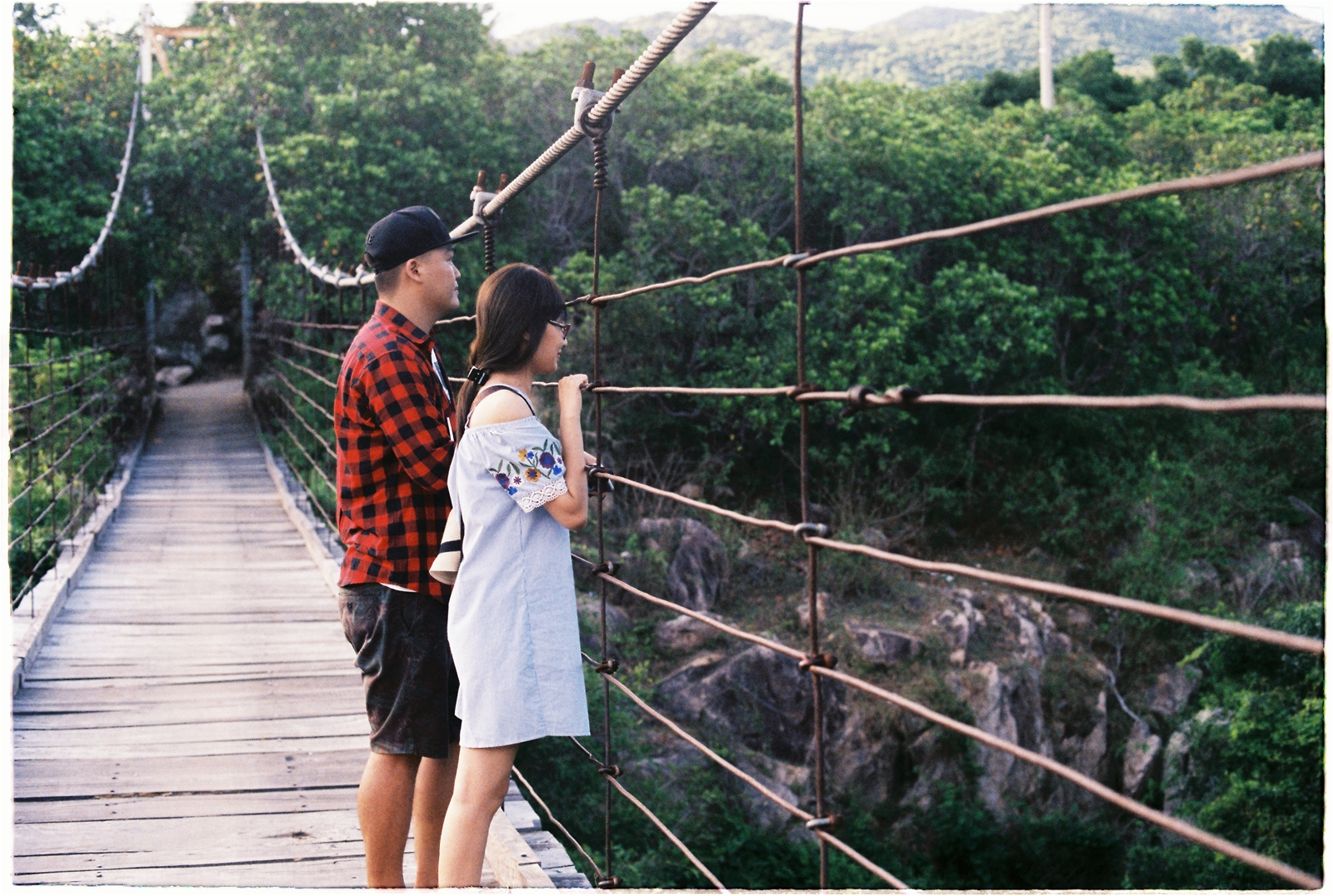 Ngắm nhìn từ cầu treo suối Lồ Ồ (Nguồn: metrip.vn)