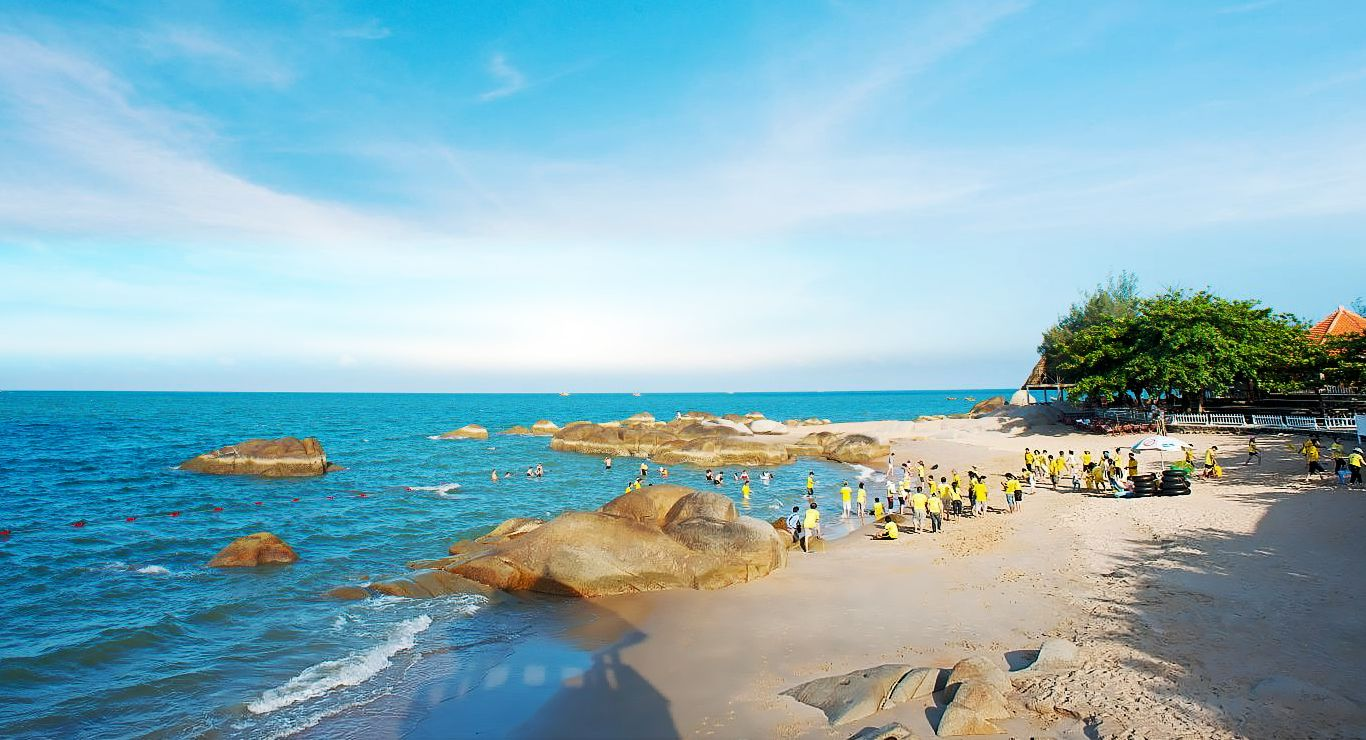 Biển Long Hải trong xanh và mát mẻ (Nguồn: longhaitravel.vn)