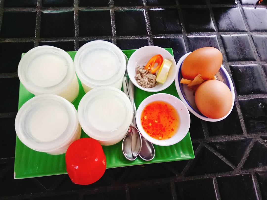 Sữa chua dẻo và hột gà lòng đào quán cô Tiên ngon nức tiếng (Nguồn: chudu24.com)