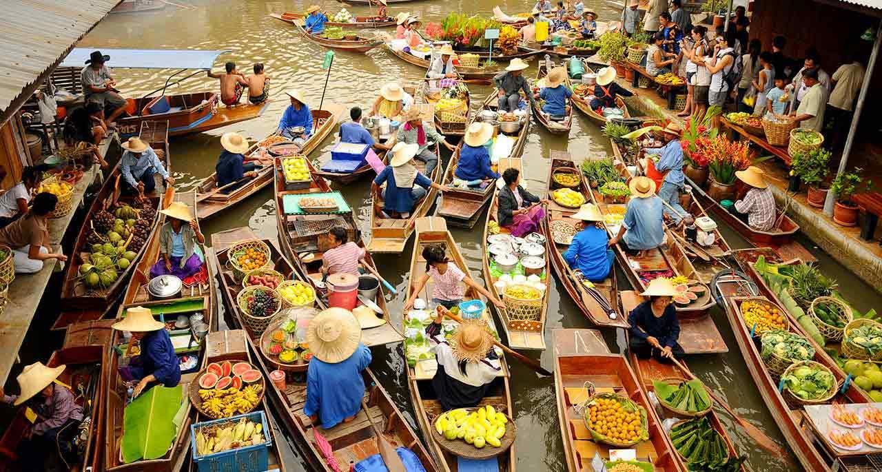 Chợ nổi gần Bangkok luôn thu hút nhiều khách du lịch (Nguồn: trangdulichviet.com)