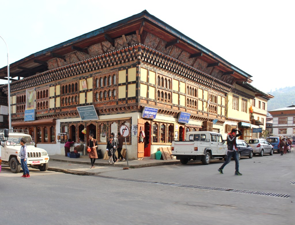 Con phố Norzin-  nơi dành cho những tín đồ shopping