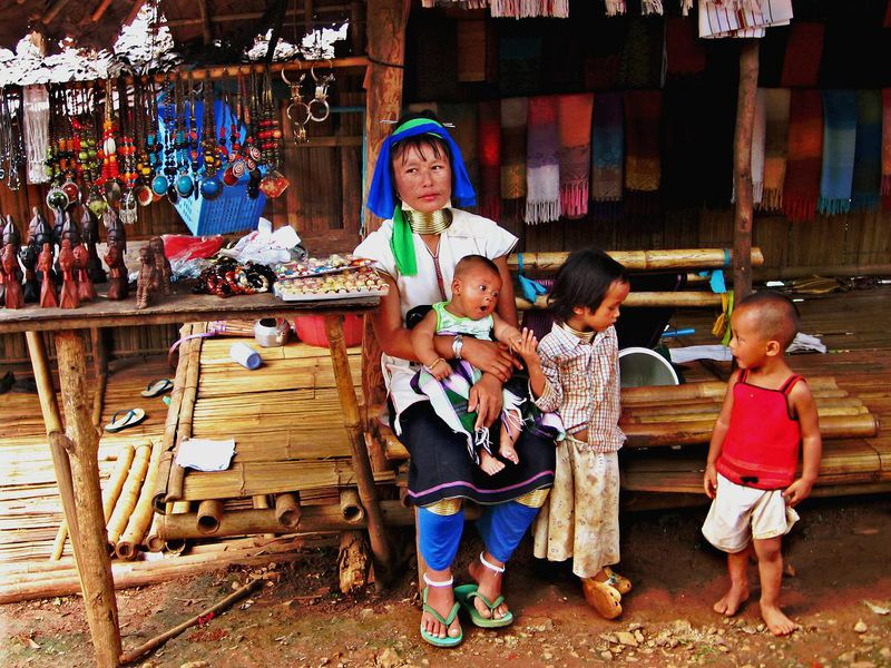 Thăm bộ tộc cổ dài Thái Lan là trải nghiệm thú vị cho du khách (Nguồn: trithucvn.net)