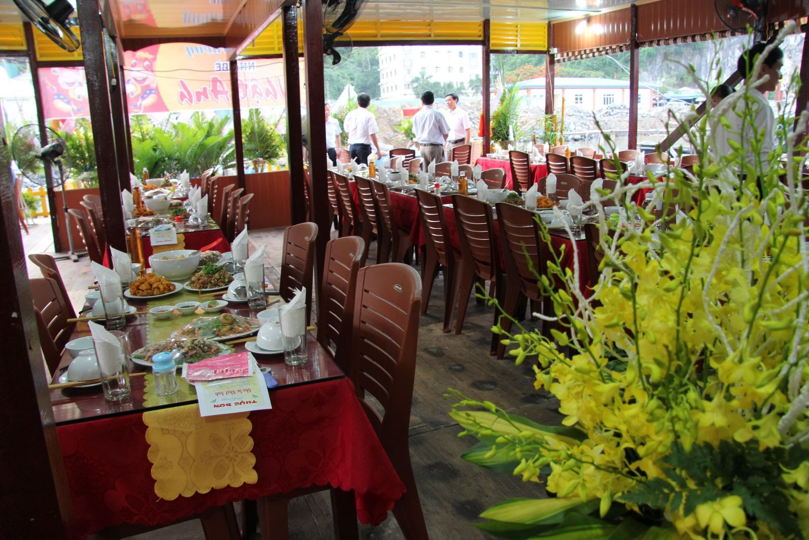 Nhà hàng Phương Phương Cát Bà (Nguồn: nhahangvip.com)